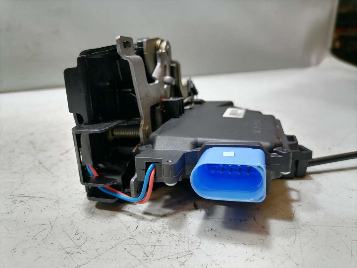 VW Golf 5 original T&uuml;rschloss vorn rechts mit Zentralverriegelung Bj.2006